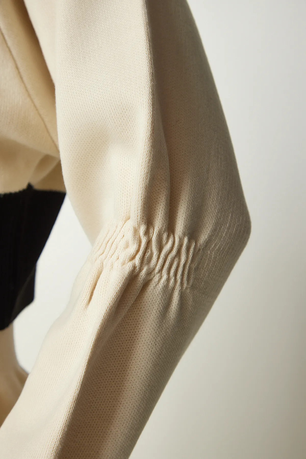 Happiness İstanbul  Cremefarbener Pullover in Blockfarben für Damen, stilvoller Strickanzug, CI00089