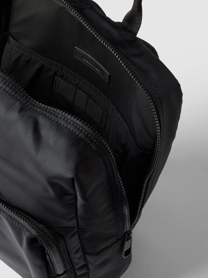 Rucksack mit Label-Patch Modell 'MUST' in schwarz