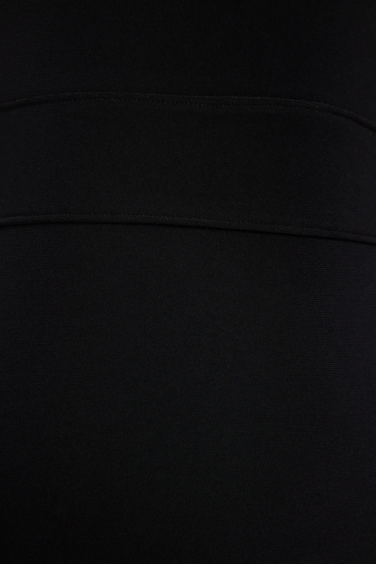 Trendyol Collection  Schwarzer Skater-/Gürtel mit flachem Riemen und flexibler Öffnung TWOSS24EL00411
