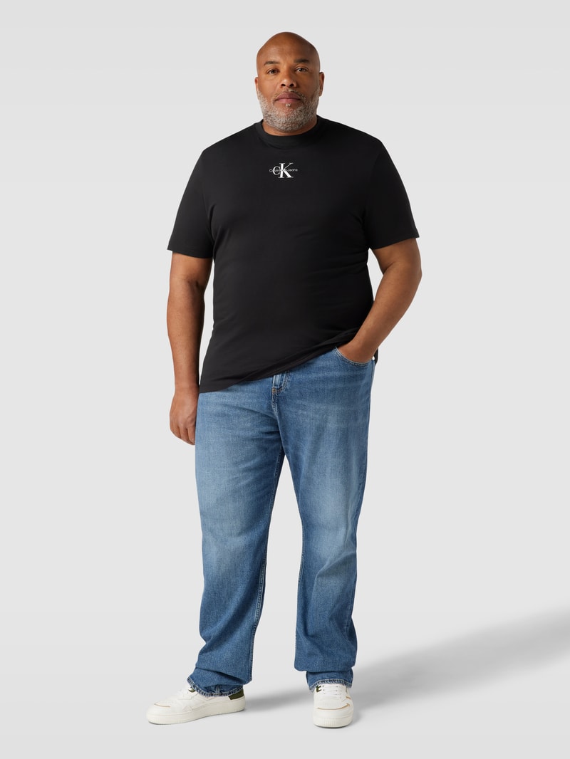 PLUS SIZE Regular Fit T-Shirt mit Label-Print in schwarz