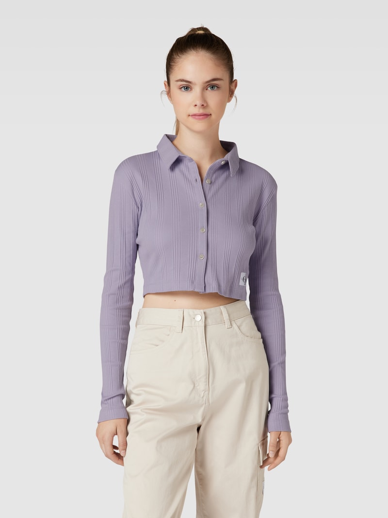 Cropped Strickjacke mit Label-Patch Modell 'BADGE ELONGATED' in lavendel