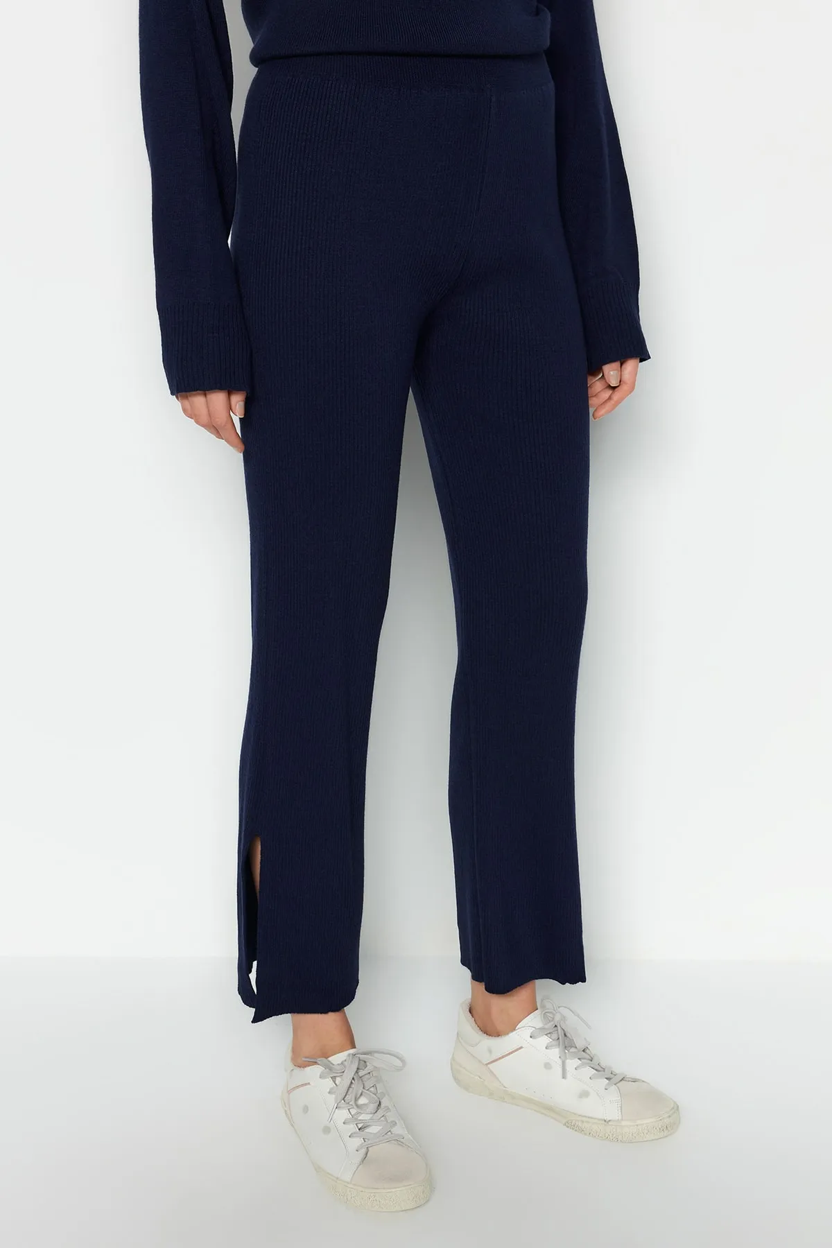 Trendyol Collection  Marineblaue, weite Passform, Basic-Hose, Strickoberteil und -unterteil-Set TWOAW22AU0040