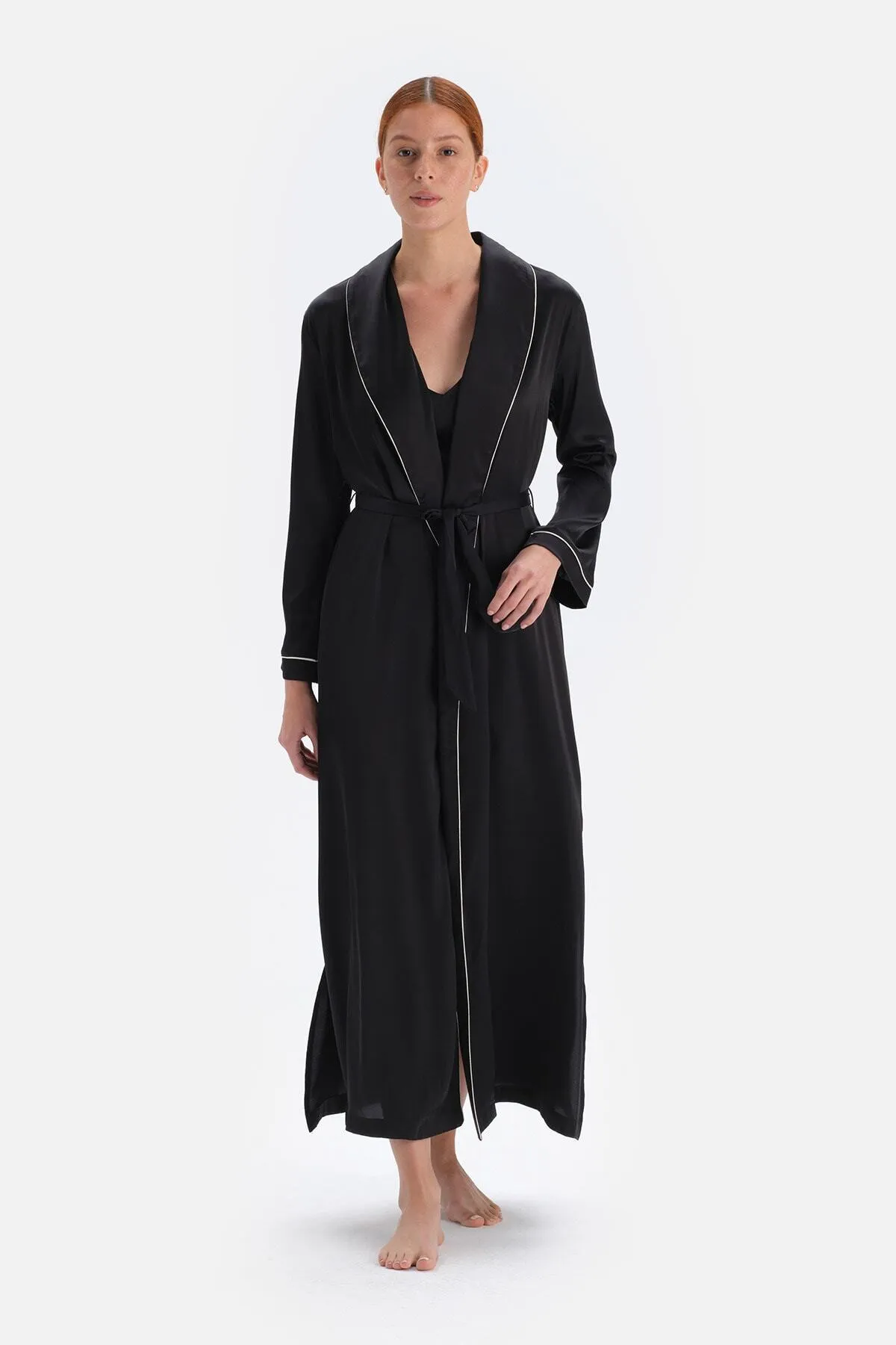 Dagi  Schwarzer Morgenmantel aus Satin mit Paspeln und detaillierten Details