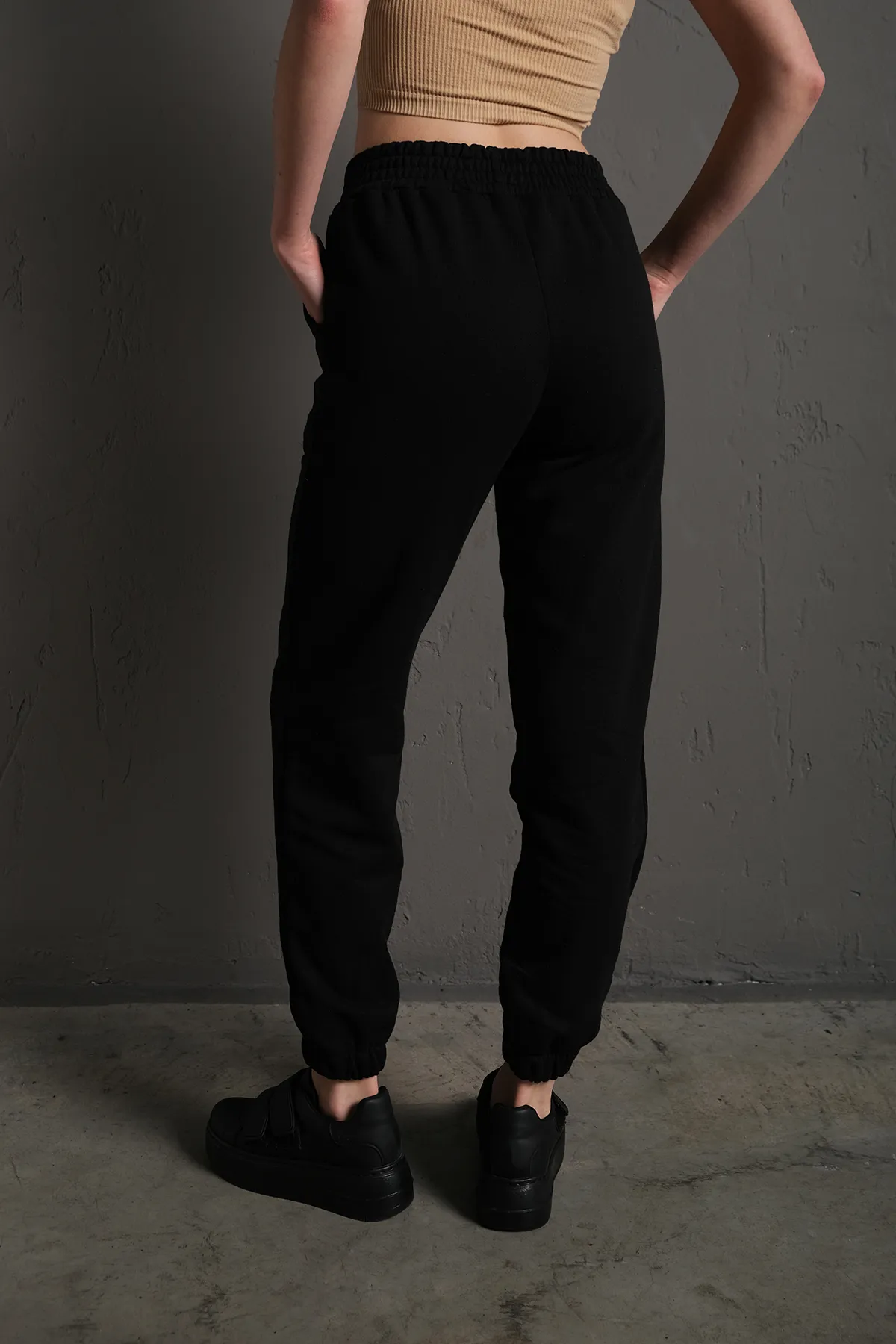 Know  Schwarze Jogginghose mit zwei Fäden und elastischem Bein für Damen