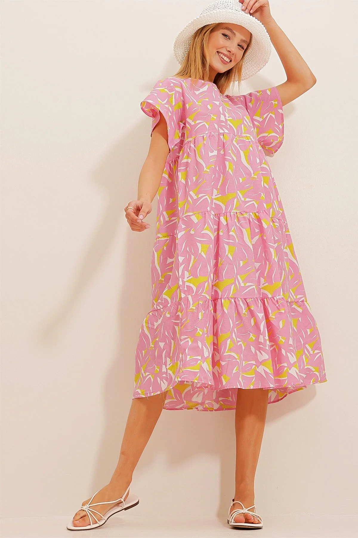 Trend Alaçatı Stili  Rosafarbenes, ölgrünes Popelinekleid mit Volant und Volant und Blumenmuster für Damen ALC-X10241