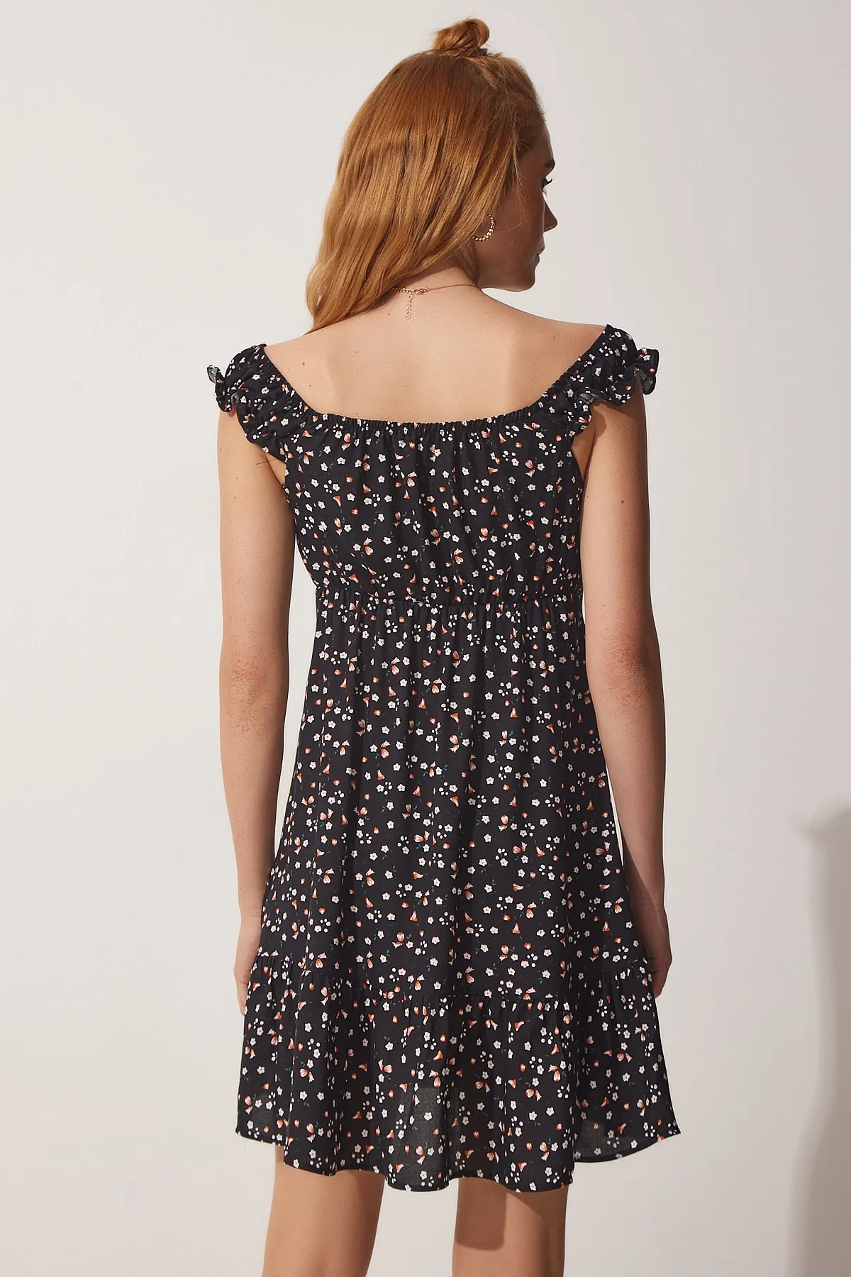 Happiness İstanbul  Schwarzes geblümtes, gerafftes Viskose-Sommerkleid für Damen DD01218