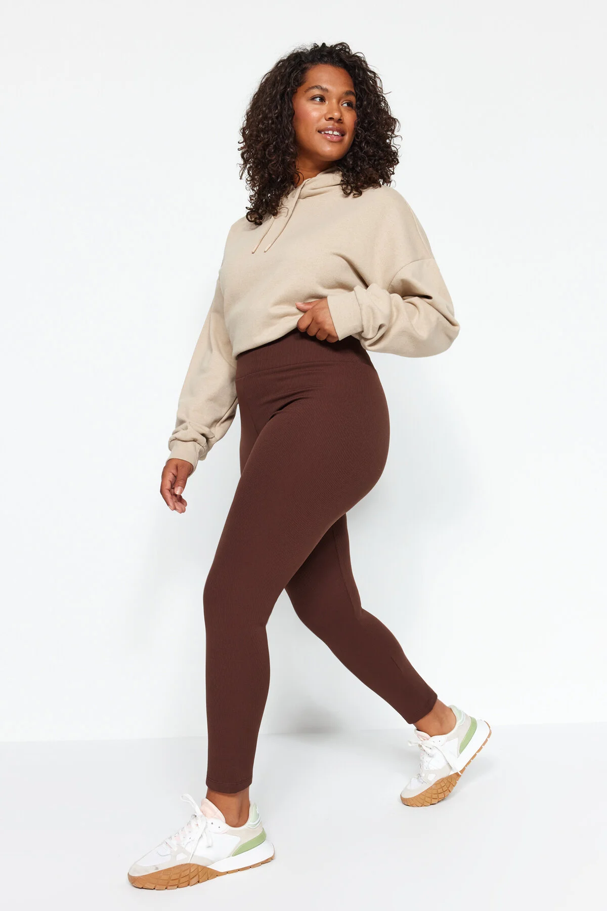 Trendyol Curve  Braune Strickstrumpfhose mit Fleece-Innenseite TBBAW23BV00017