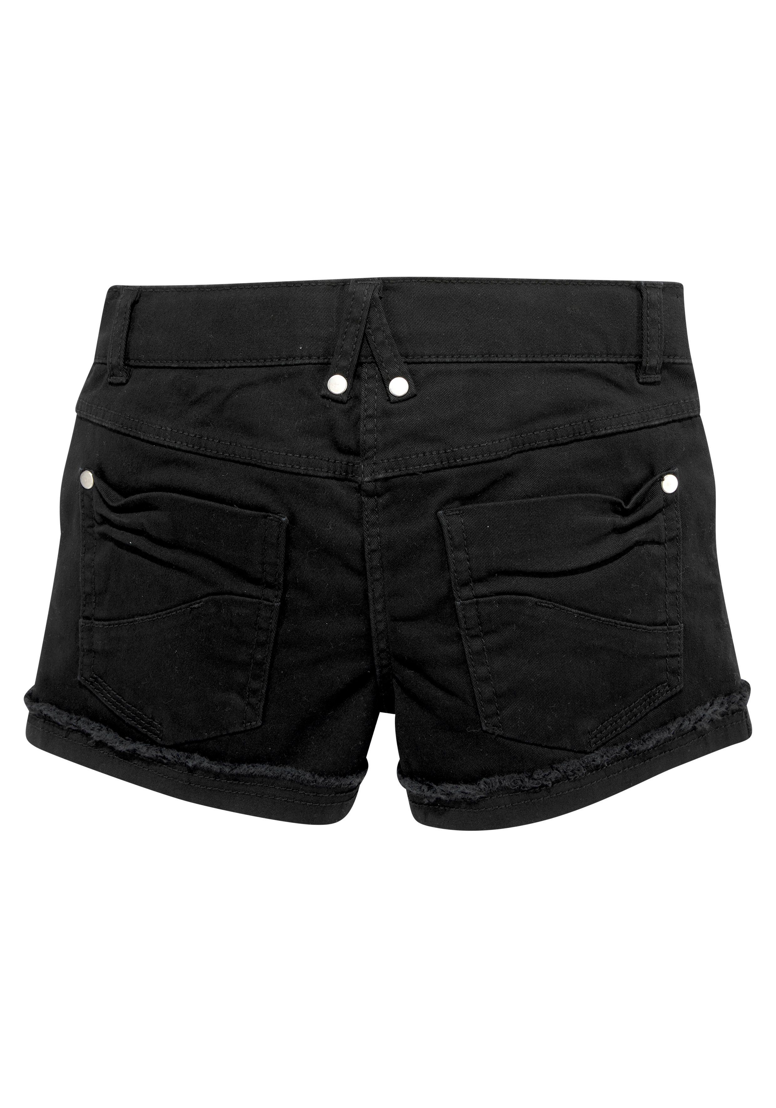 Bench. Shorts mit dezenten Abriebeffekten