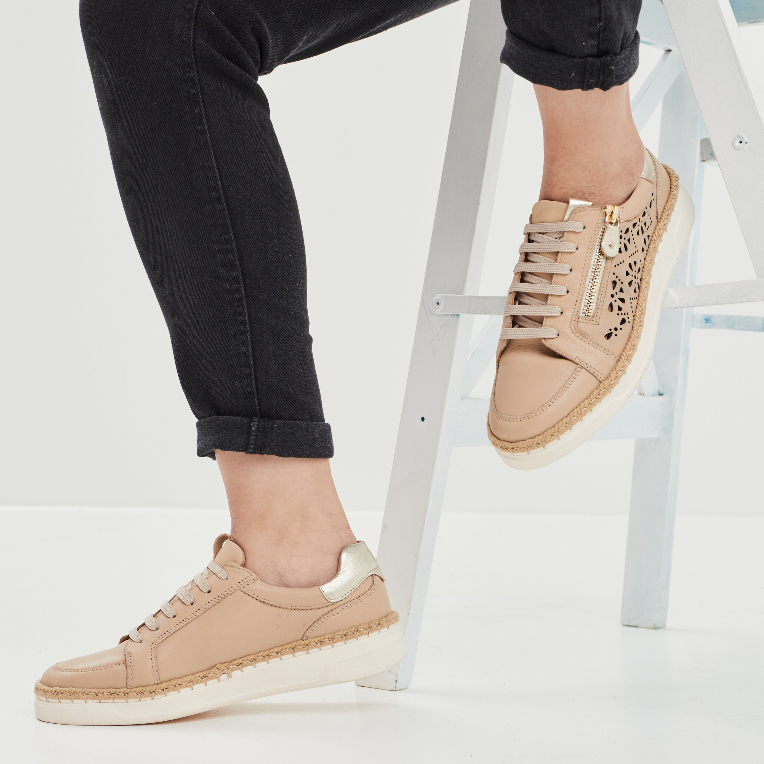 Derbies zippées en cuir pied large sable femme | La Halle