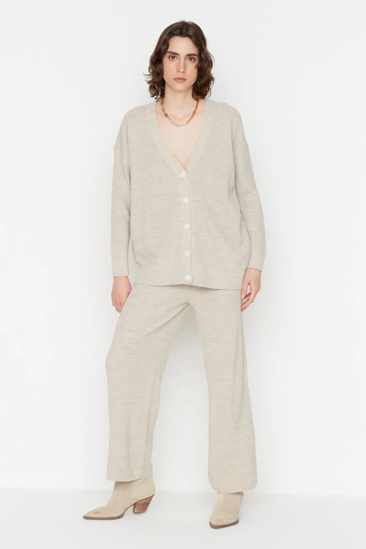 Trendyol Collection  Beiges Super-Oversize-Strickoberteil und -Unterteil-Set TWOAW23AU00001