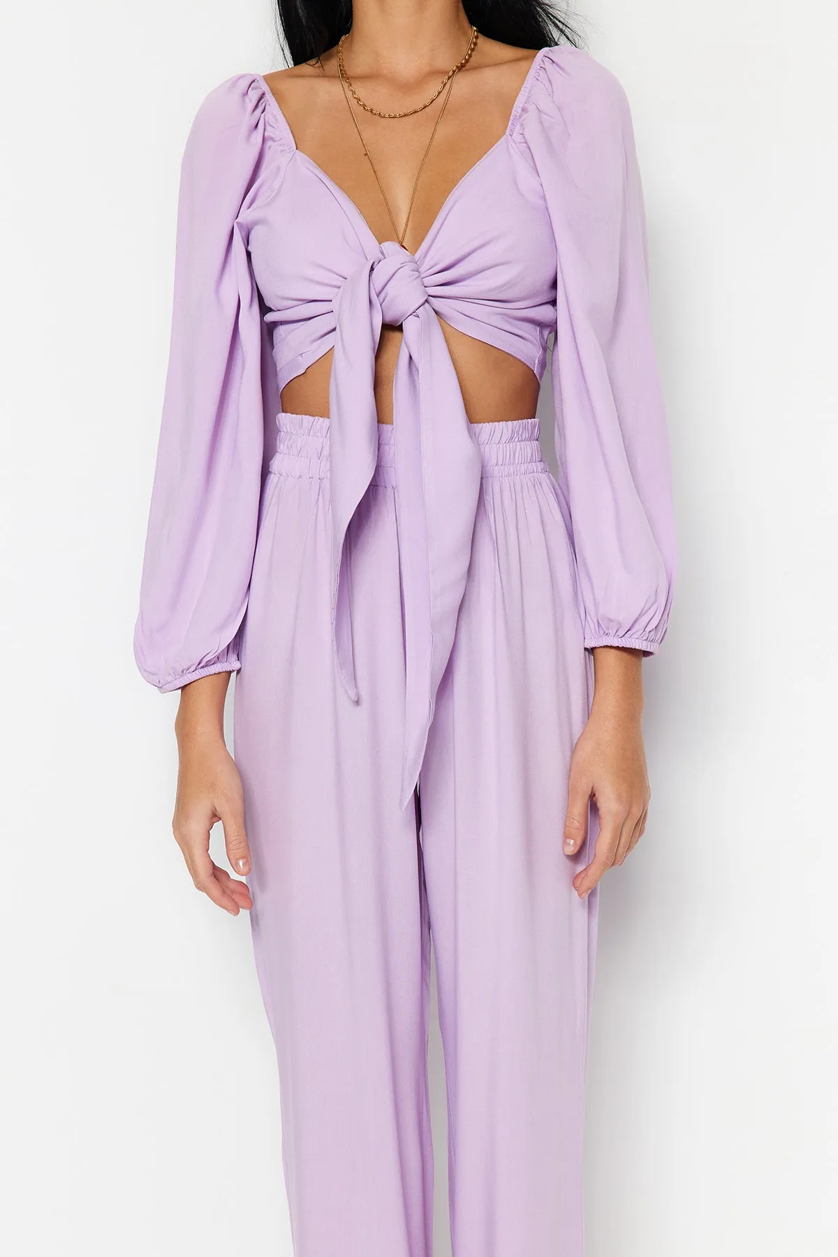Trendyol Collection  Lilafarbener, gewebter Blusen-Hosenanzug mit Bindeband TBESS23AU00072