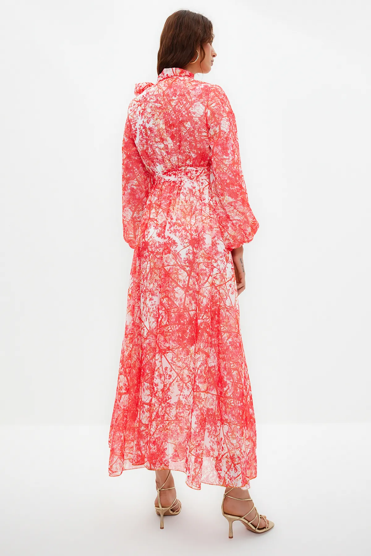 Trendyol Modest  Rotes, mit Blumenmuster gefüttertes, langes Chiffon-Abendkleid TCTSS24EB00040