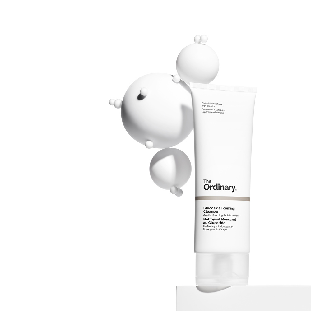 The Ordinary Nettoyant Moussant au Glucoside Une mousse nettoyante douce, qui nettoie efficacement la peau.