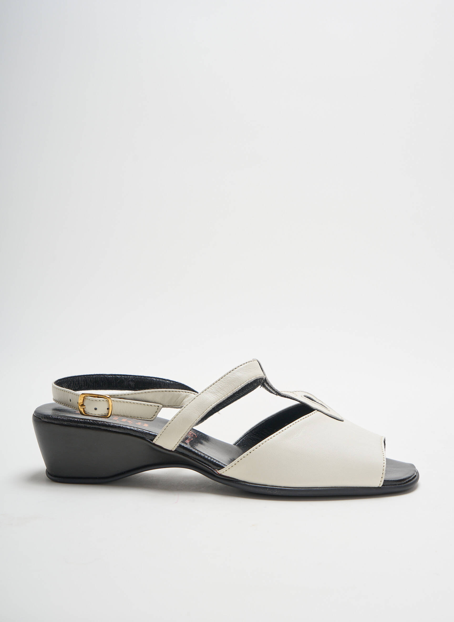 Artika Soft Sandales Nu Pieds Femme couleur blanc