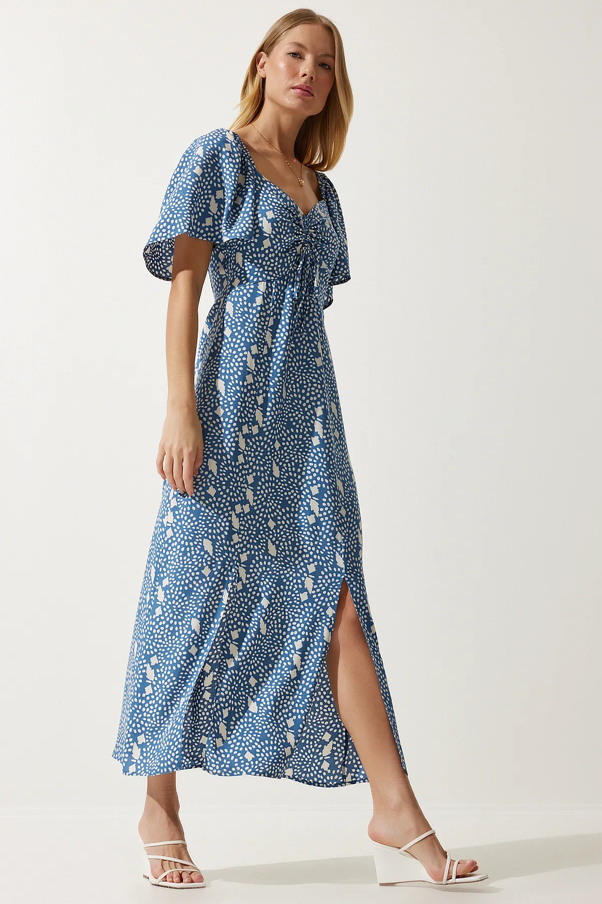 Happiness İstanbul  Indigoblaues, geschlitztes, detailliertes Volant-Viskosekleid UB00247 für Damen
