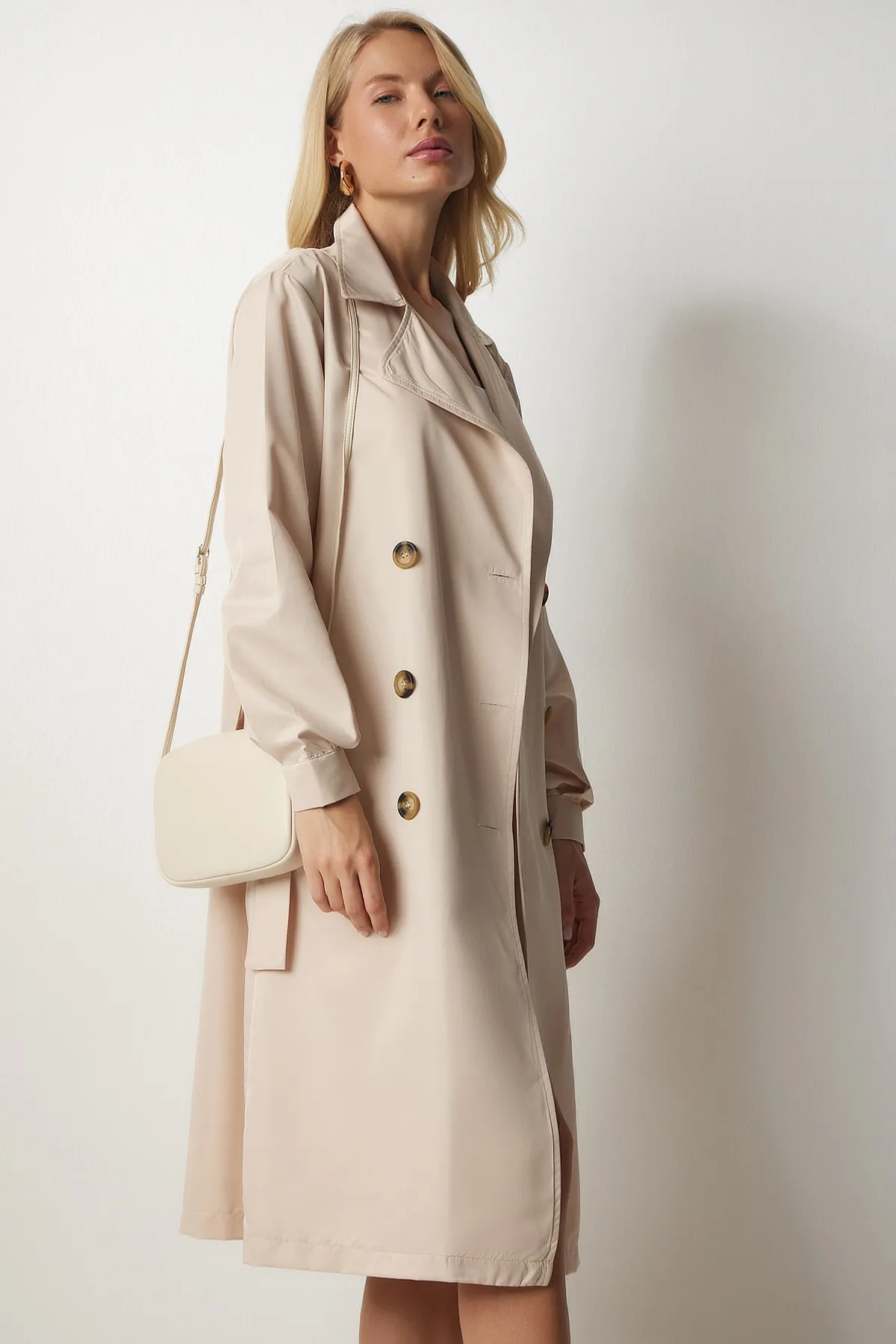 Happiness İstanbul  Cremefarbener saisonaler Trenchcoat mit zweireihigem Kragen für Damen DD01241