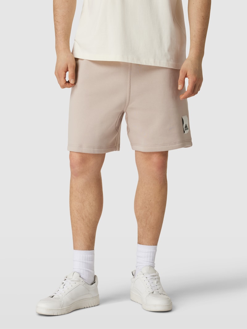 Sweatshorts mit Label-Patch in haselnuss braun