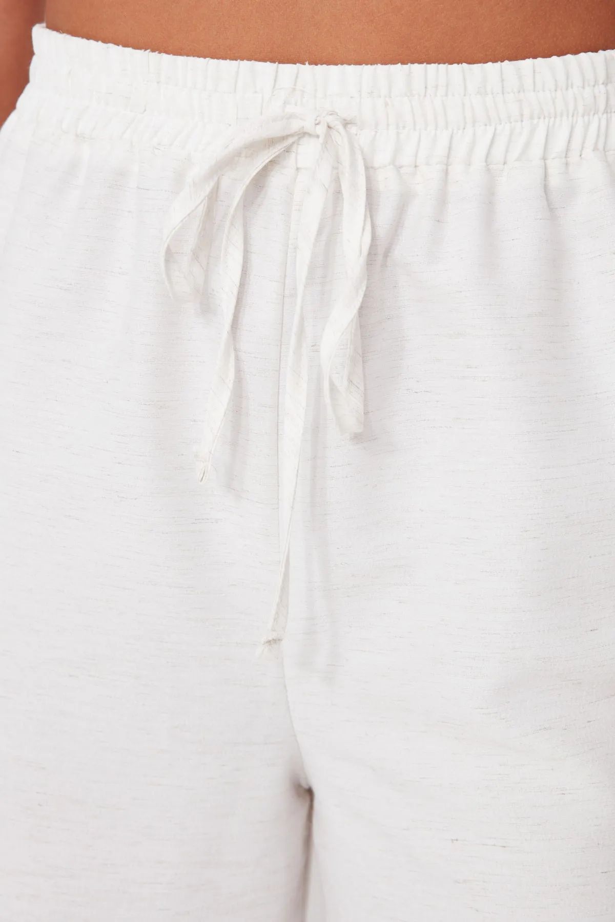 Trendyol Collection  Weißes gewebtes Blusen-Hosen-Set TBESS23AU00007