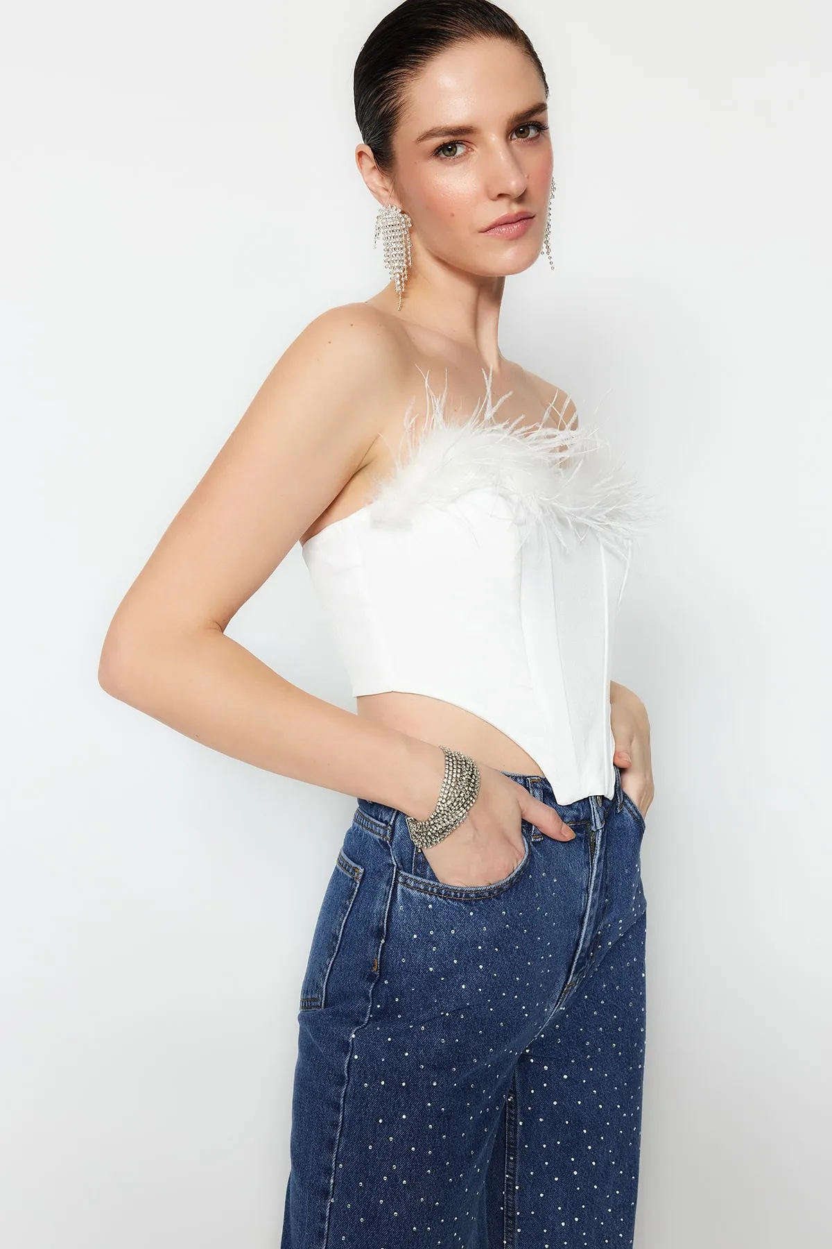 Trendyol Collection  Weißes, bauchfreies, gefüttertes, spitzes Bustier für die Braut TPRSS22BS00018