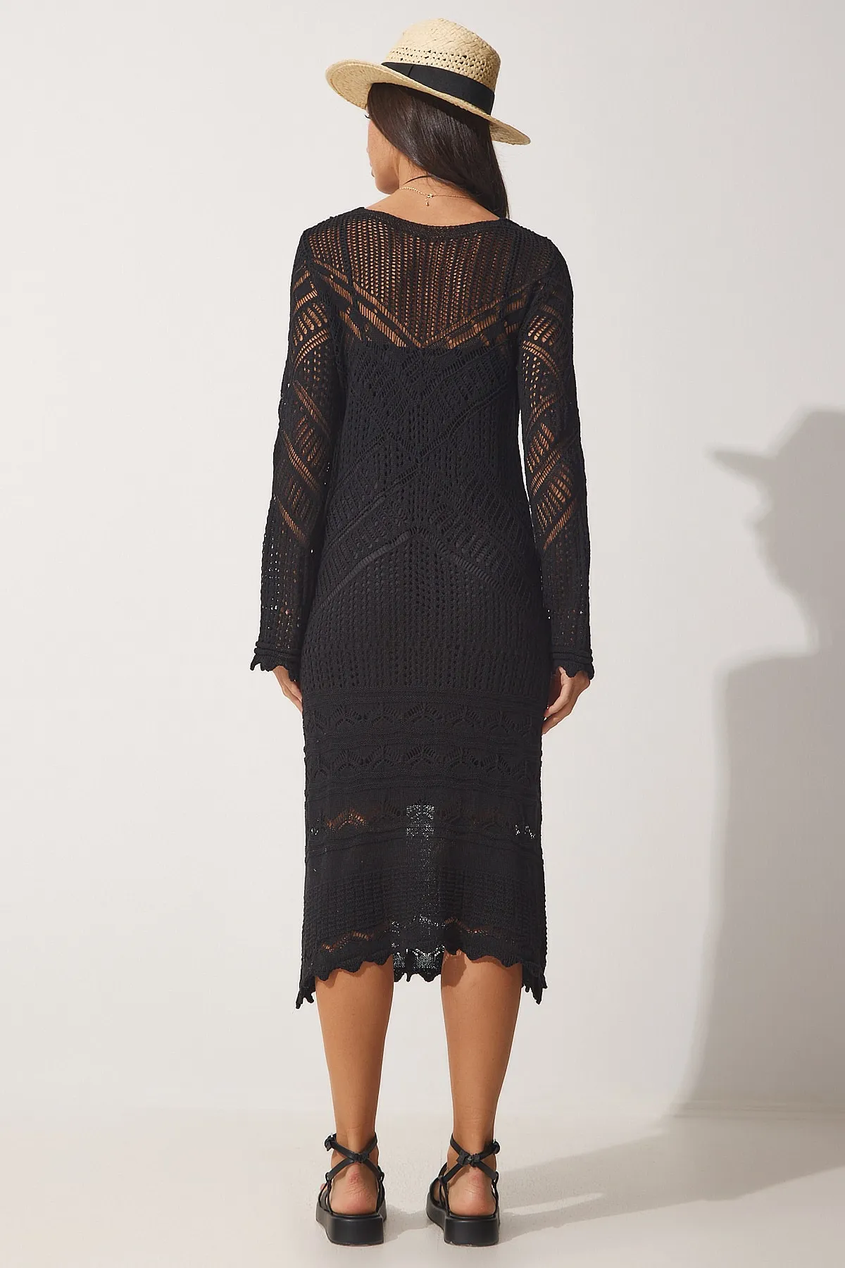 Happiness İstanbul  Schwarzes Sommerkleid aus durchbrochenem Strick mit spanischen Ärmeln für Damen NS00386