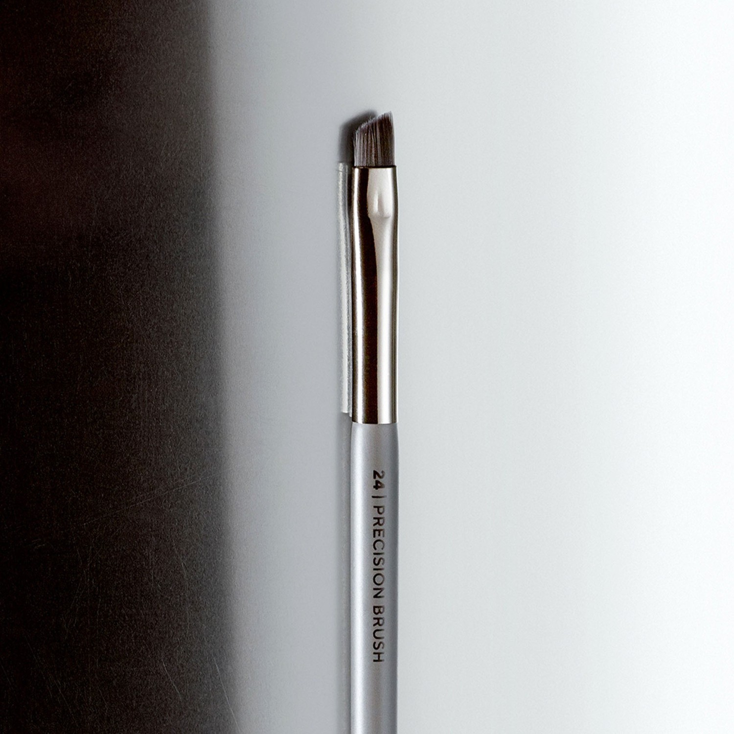 MÁDARA Precision Brush
