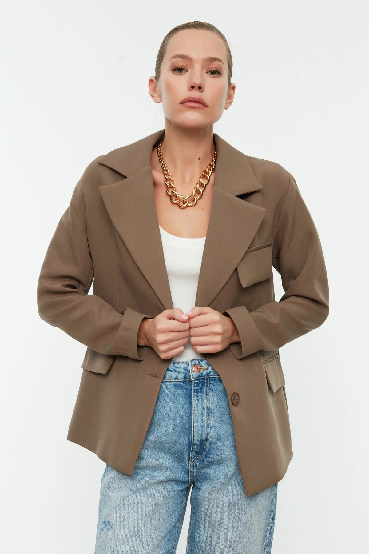 Trendyol Collection  Nerzfarbene, übergroße, gefütterte, zweireihige Blazerjacke aus Webstoff mit Verschluss TWOSS22CE0077