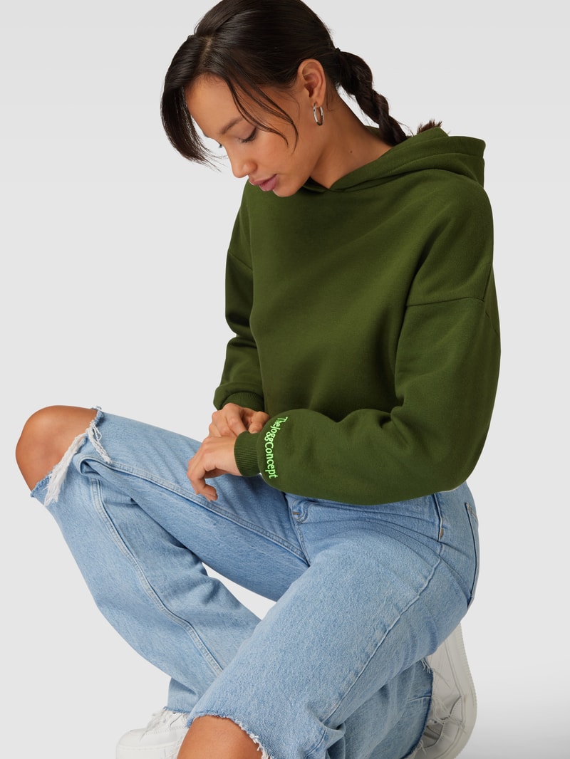Cropped Hoodie mit überschnittenen Schultern Modell 'FELICIA' in olivgrün