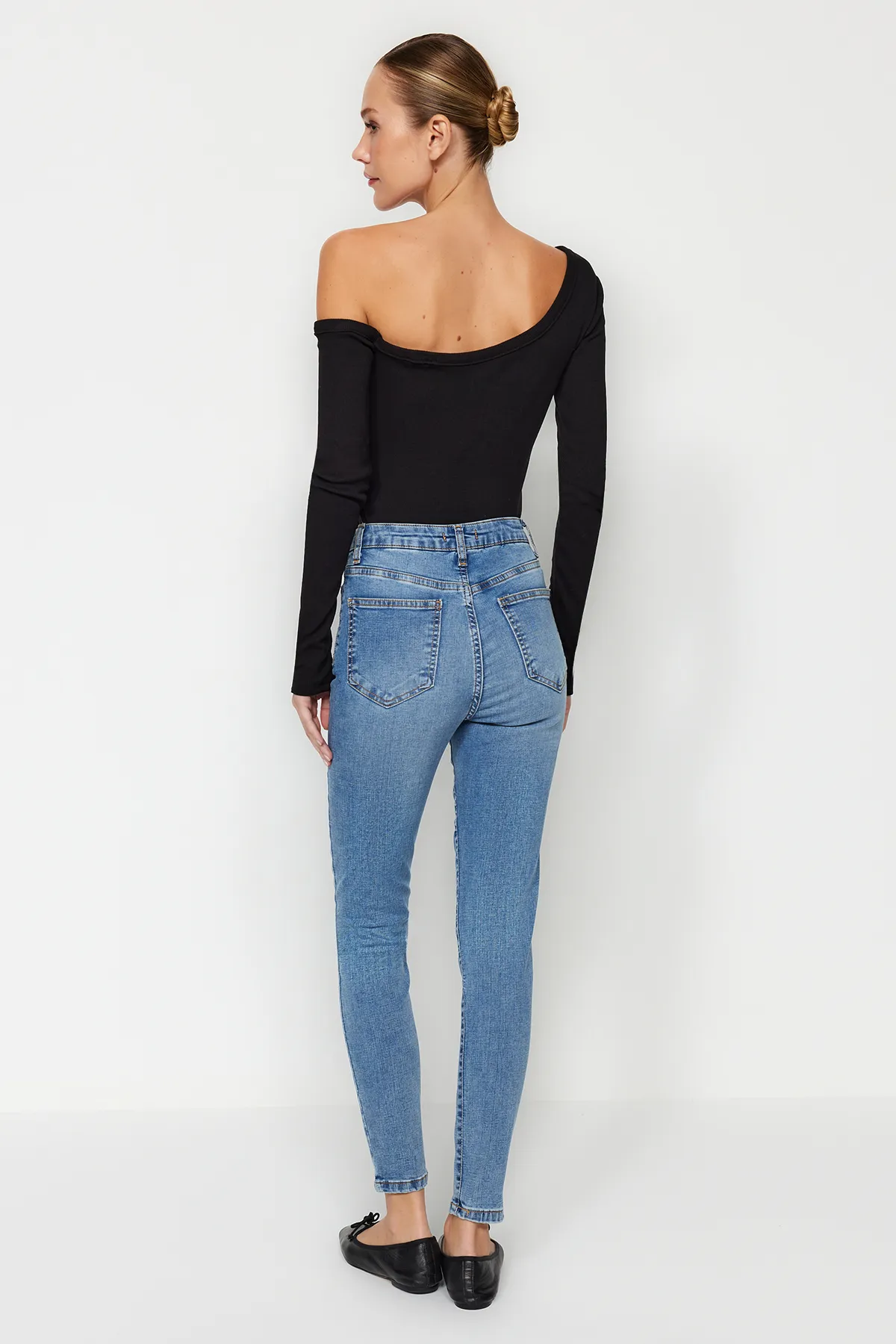 Trendyol Collection  Blaue Skinny Jeans mit hoher Taille und Taschendetail TWOAW24JE00279