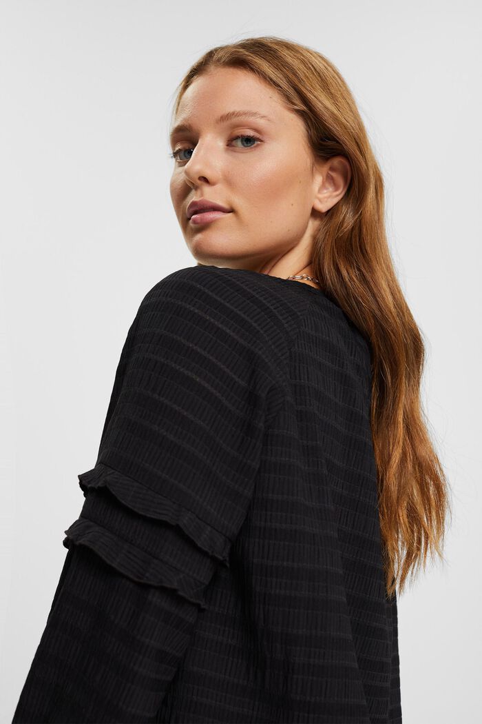 Strukturierte Bluse mit Rüschen