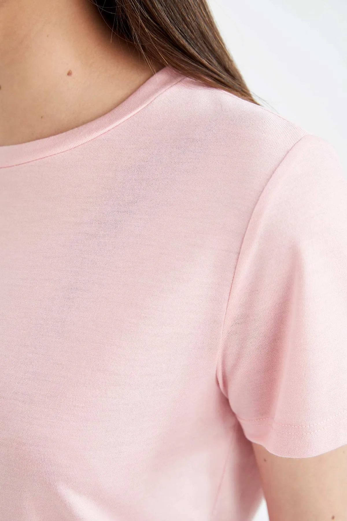 DeFacto  Kurzarm-T-Shirt mit normaler Passform und Rundhalsausschnitt W7299az23sm
