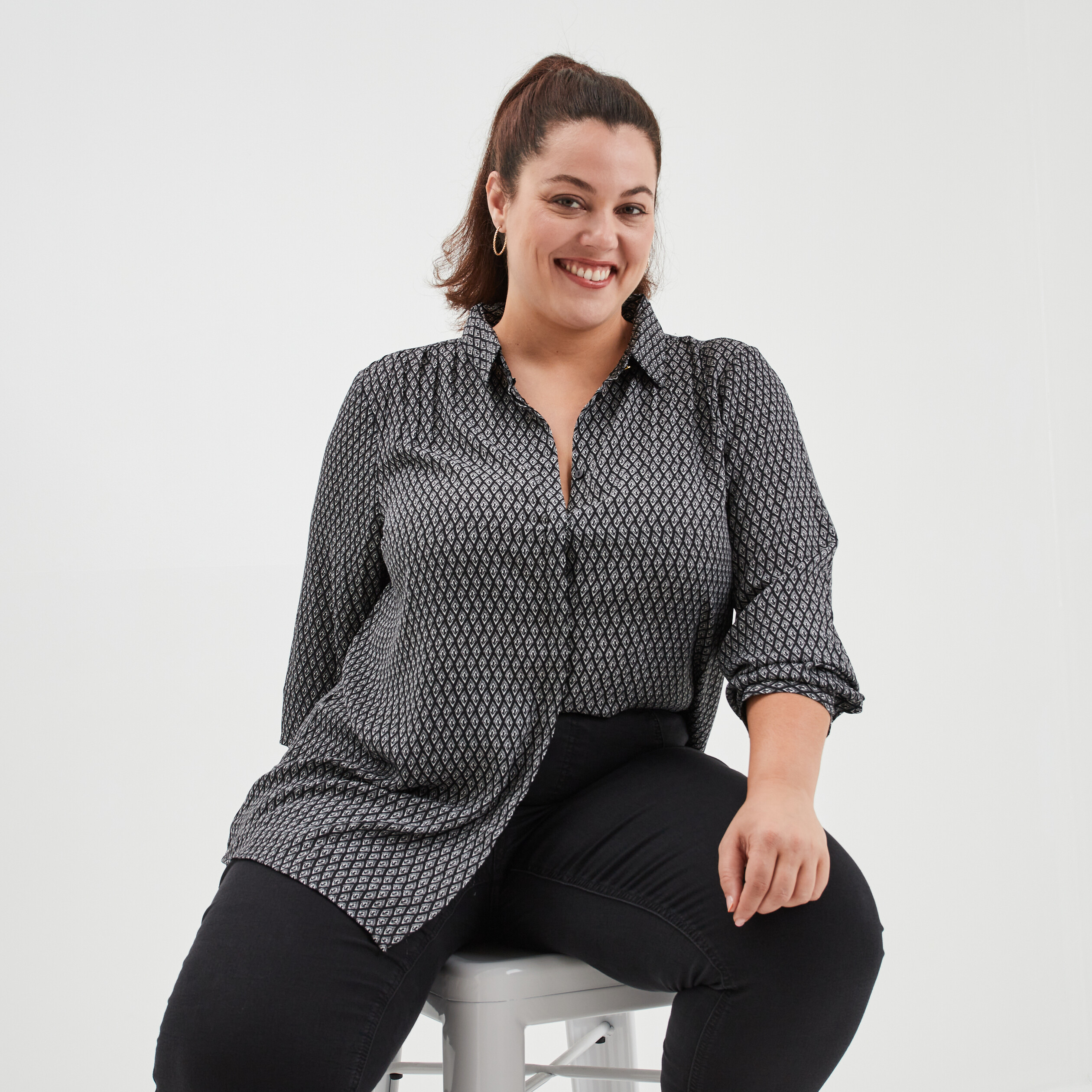 Chemise manches longues coupe ajustée noir femme grande taille | La Halle