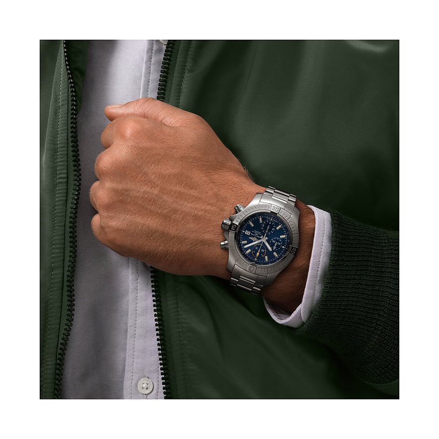 Breitling Herrenuhr Avenger Chronograph 45