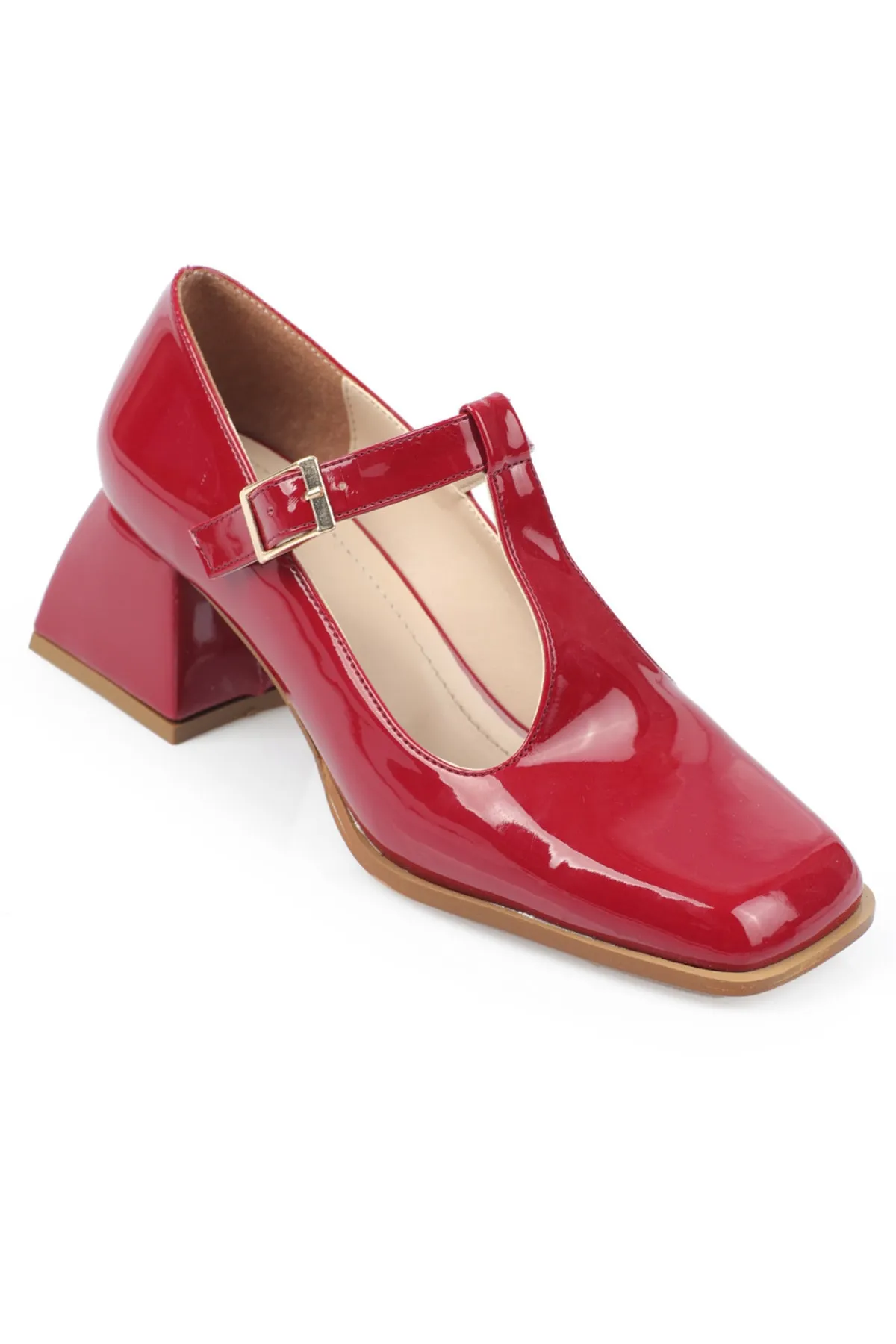 Capone Outfitters  Capone Damenschuhe aus Lackleder mit stumpfer Zehenpartie und T-Riemen mit mittelhohem Absatz in Weinrot