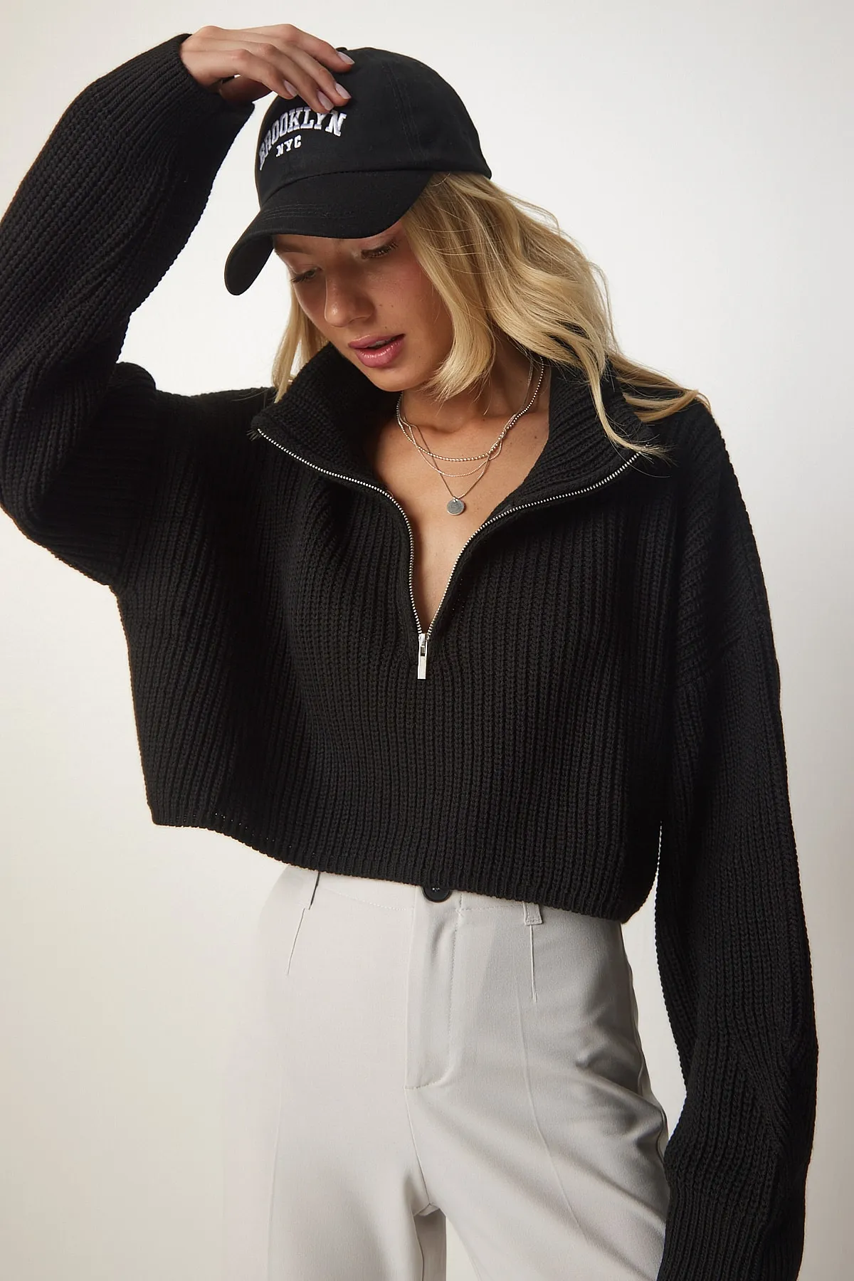 Happiness İstanbul  Schwarzer Rollkragenpullover mit Reißverschluss für Damen MX00124