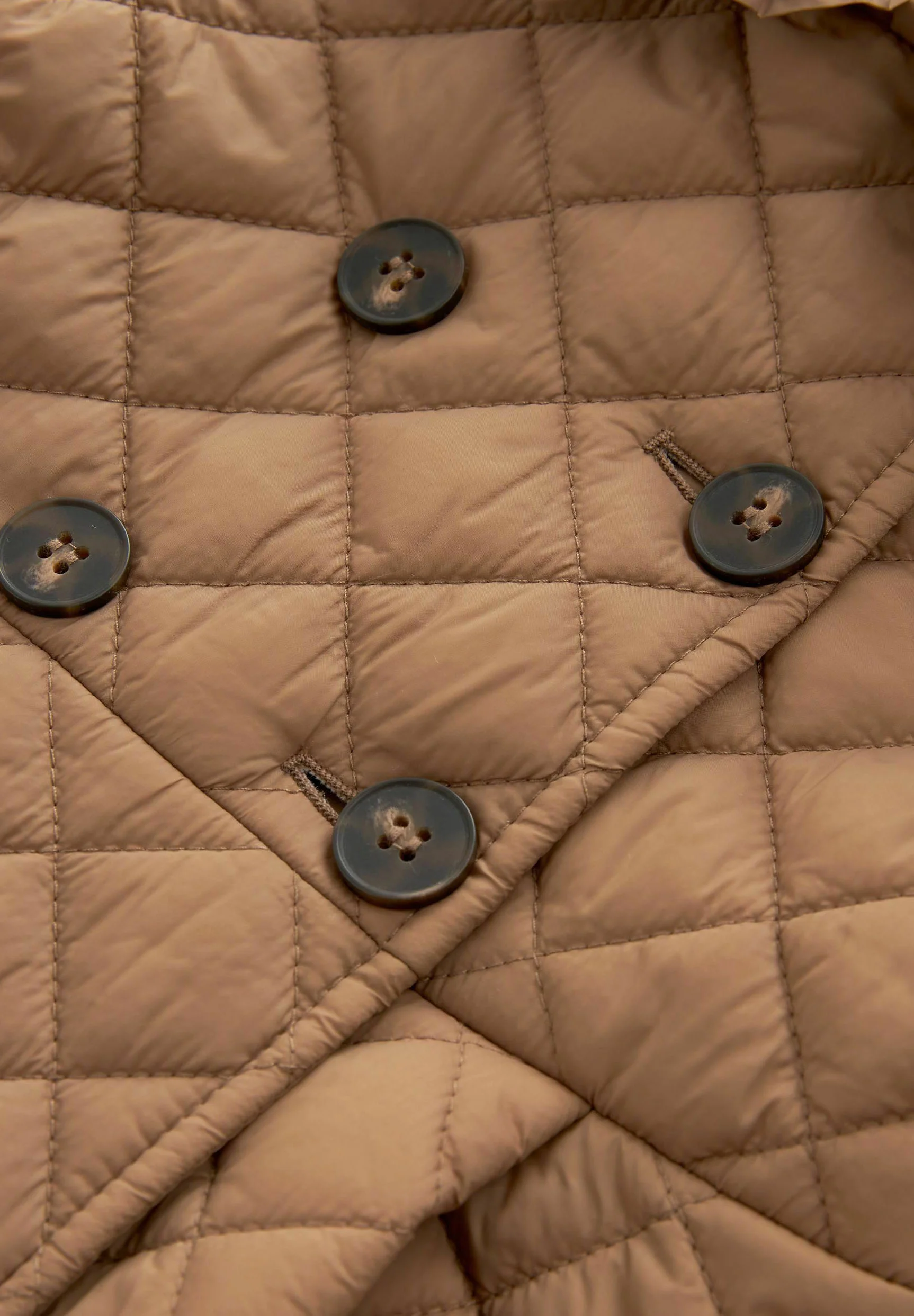 Siguiente ACOLCHADO CON CUELLO CON VOLANTES RESISTENTE A LA DUCHA - Abrigo de invierno