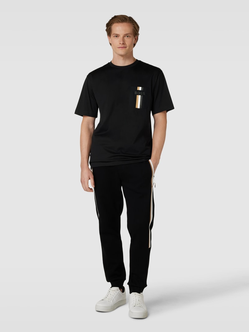 T-Shirt mit Brusttasche Modell 'Tessin' in schwarz