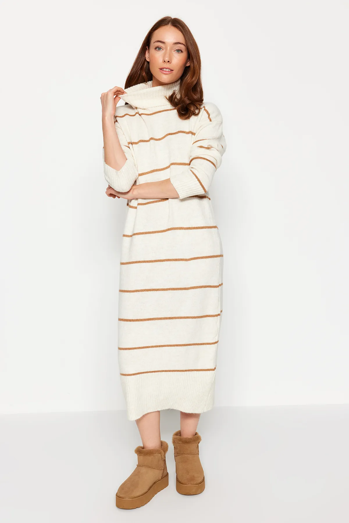 Trendyol Collection  Breite Form Maxi mit Steinstreifen TWOAW24EL00056
