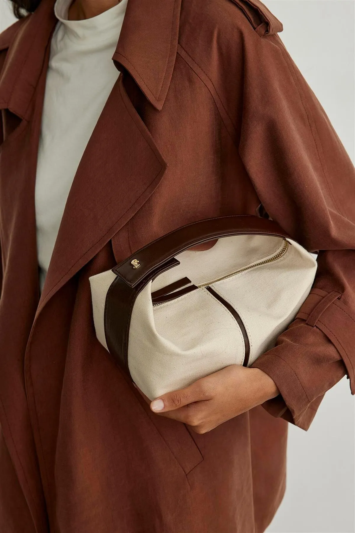 Suud Collection  Bitterbraune Archi Mini-Tasche