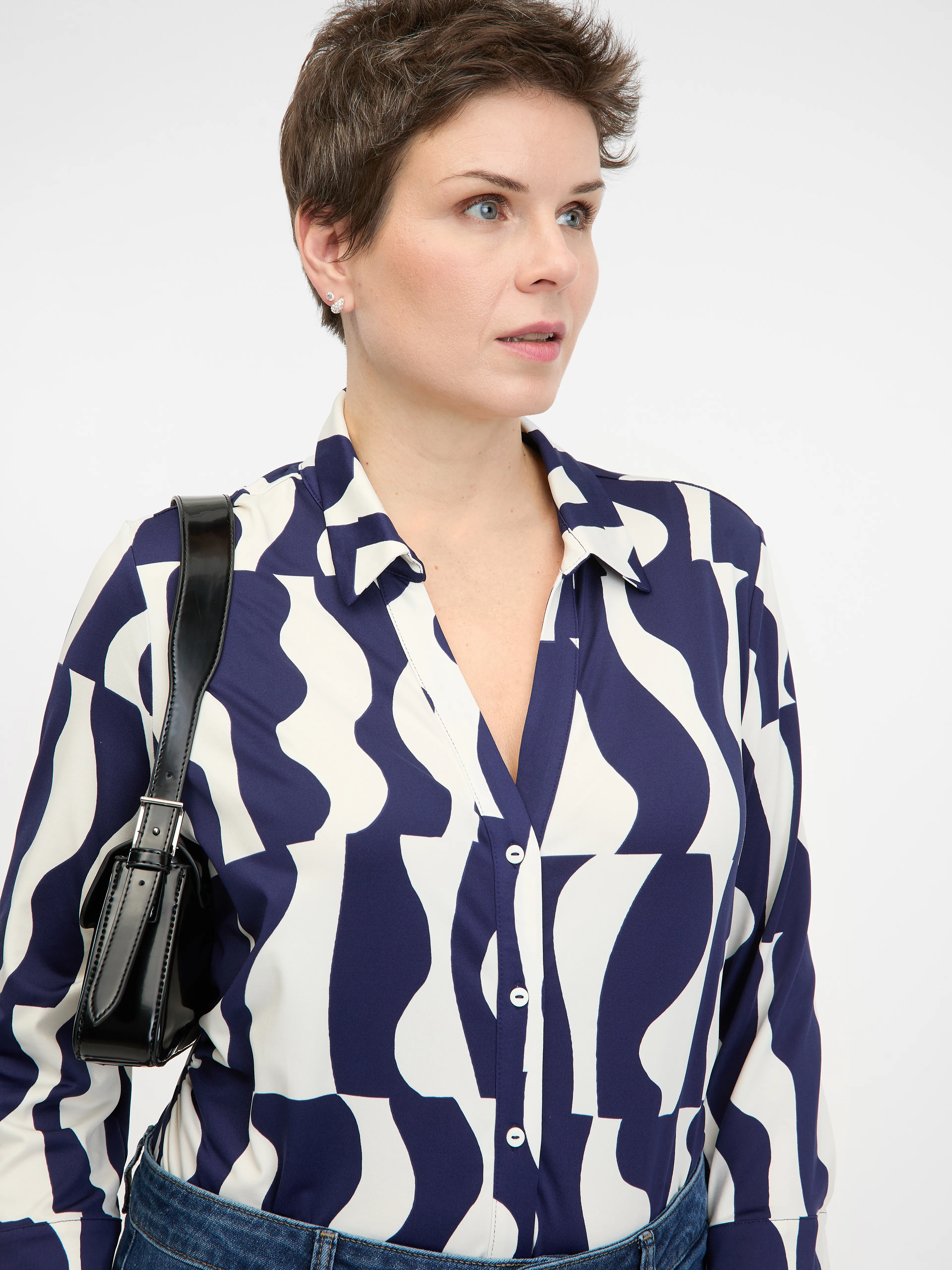 Dunkelblaue Damenbluse mit Kragen ORSAY