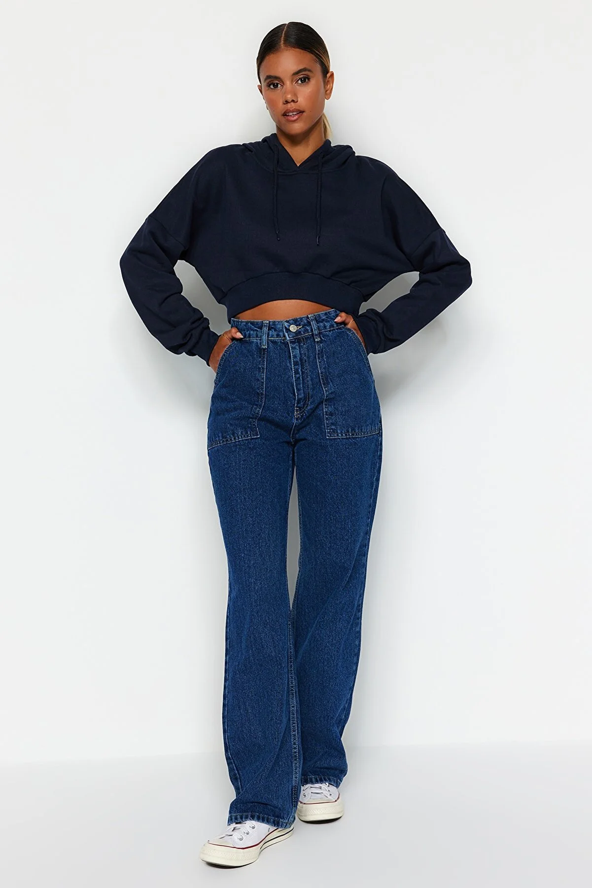 Trendyol Collection  Marineblaue Jeans mit hoher Taille und weitem Bein und Taschendetail TWOAW22JE0595