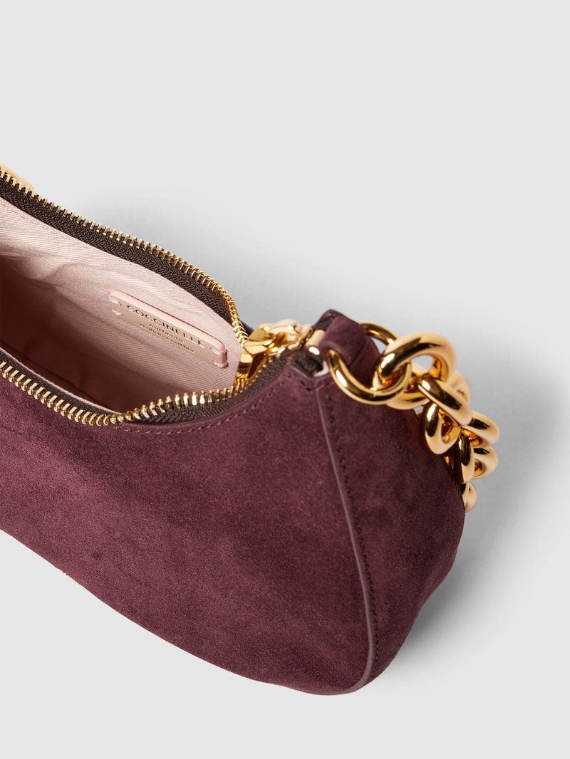 Umhängetasche mit Label-Applikation Modell 'CARRIE CHAIN' in aubergine