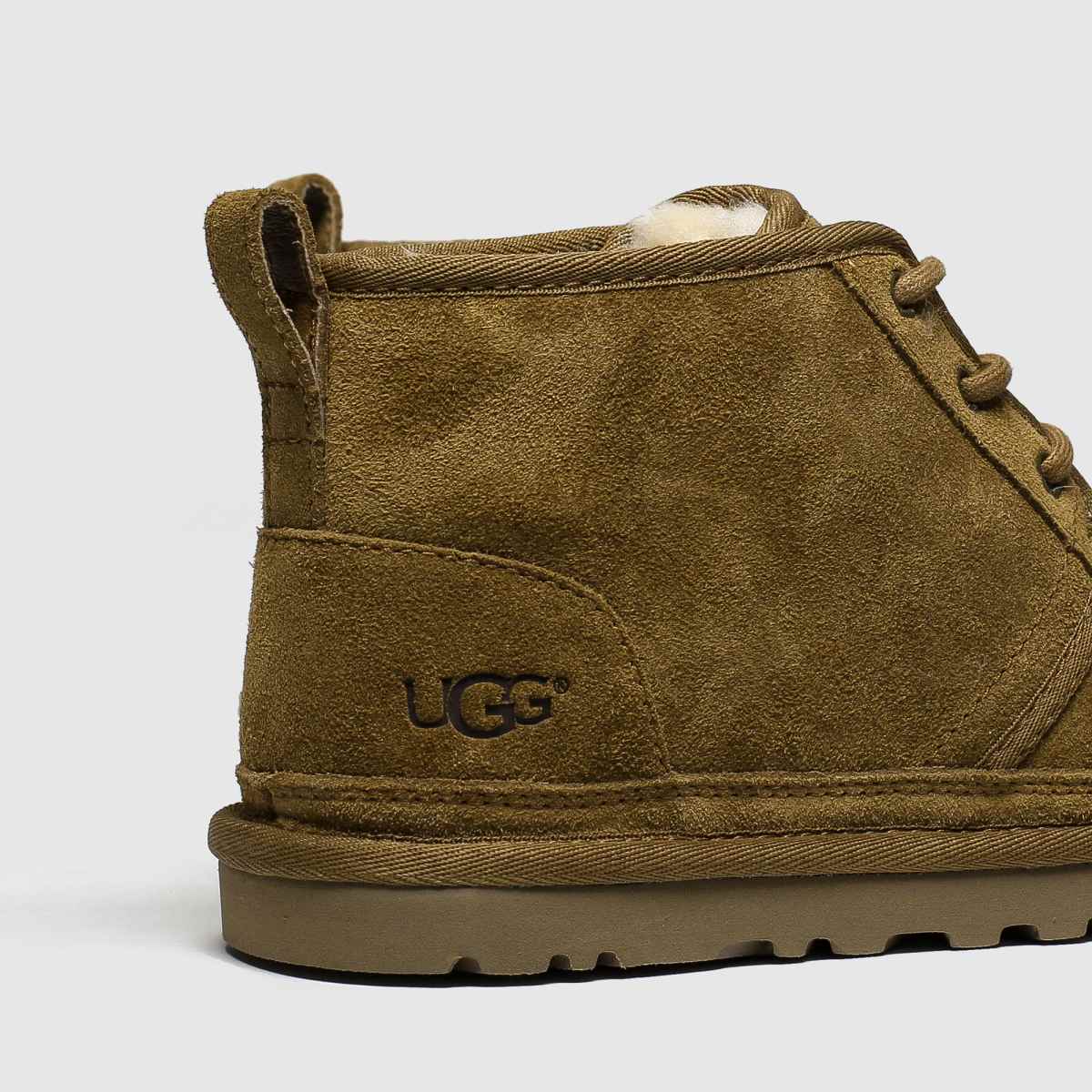 UGG neumel csizma gesztenyebarna színben