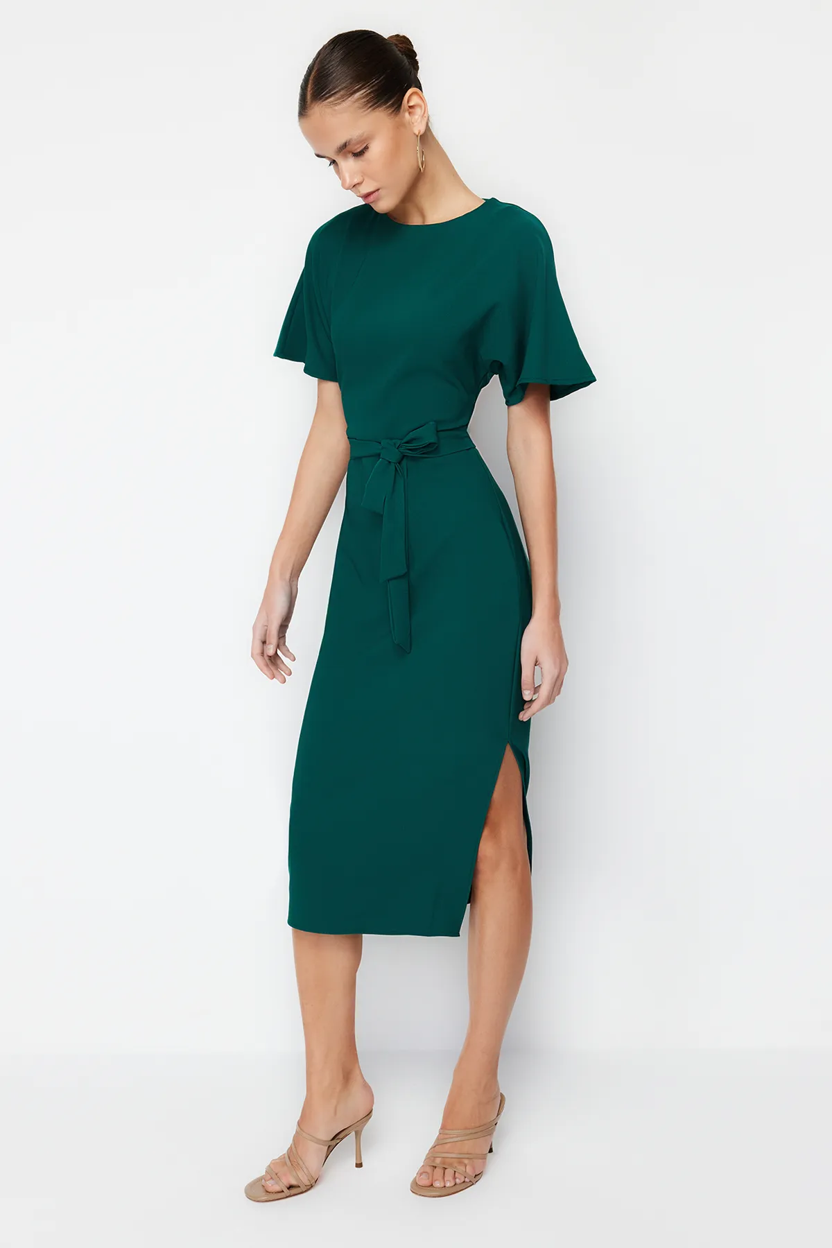 Trendyol Collection  Smaragdgrünes gewebtes Midikleid mit Gürtel TWOSS24EL00512