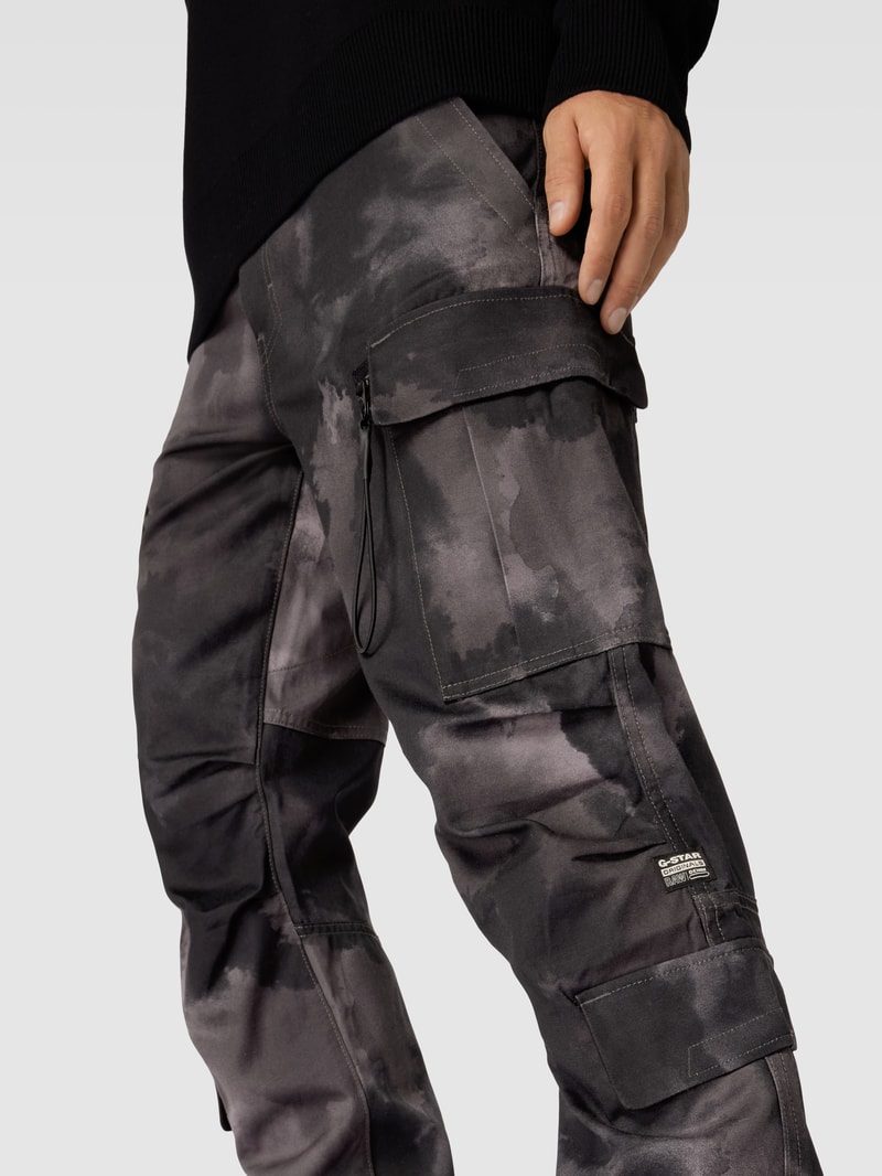 Cargohose mit Cargotaschen in schwarz