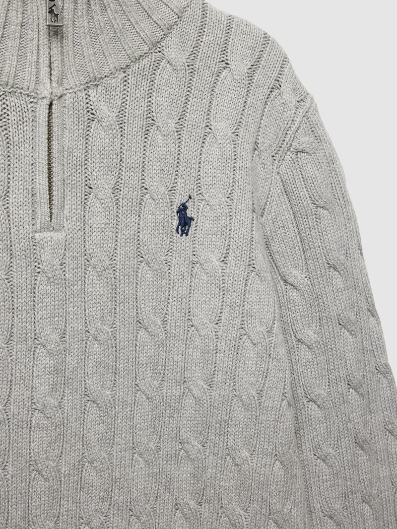 Strickpullover mit Zopfmuster in hellgrau