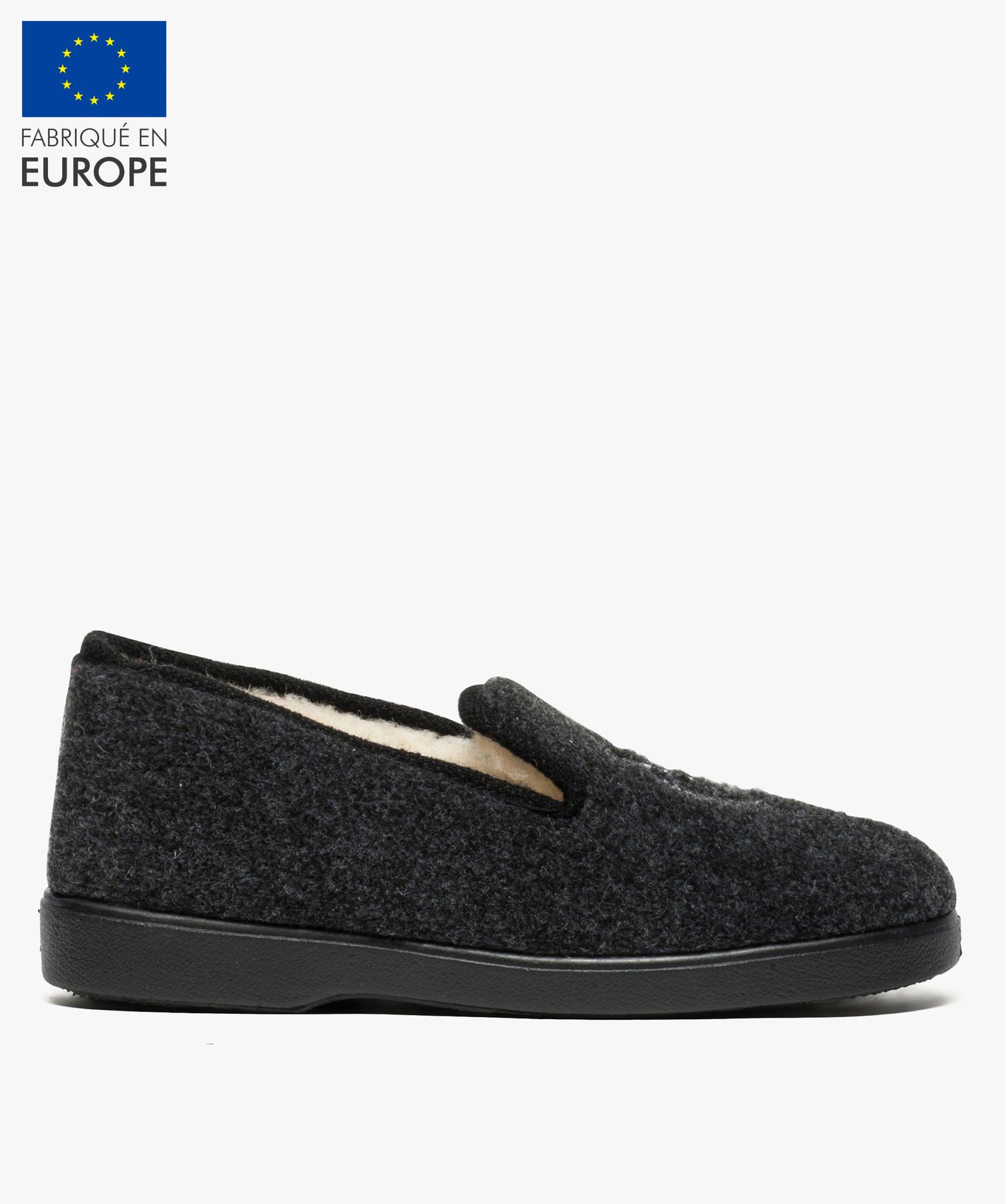 Chaussons homme forme charentaises brodés écusson | GEMO