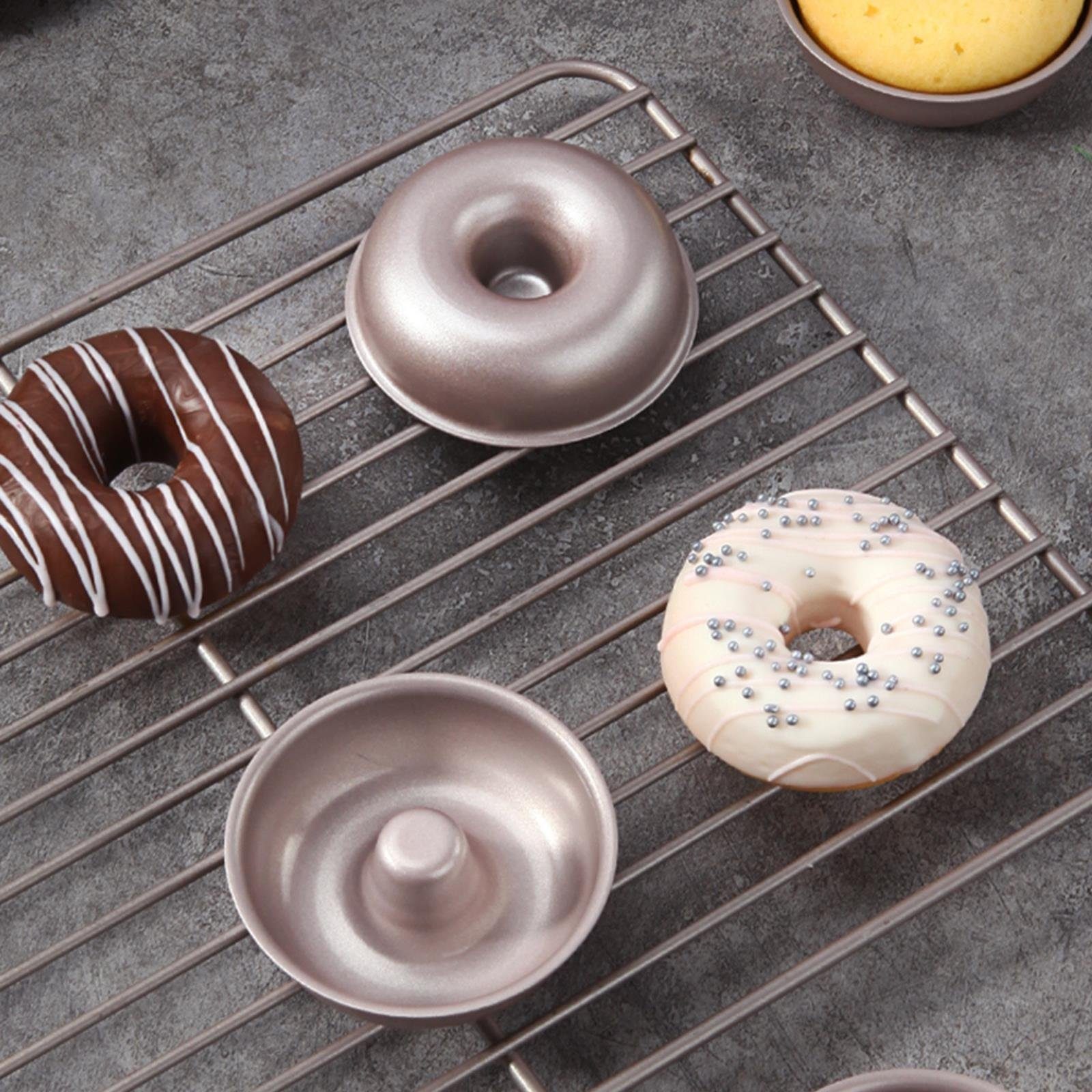 Chefmade Donutform Donutblech, antihaft- & silikonbeschichtet, champagnergold, (CHEFMADE, 4er Set Donut Formen, 74x22mm, Champagnergold, antihaft- & silikonbeschichtet, Mini-Kuchen, Muffinform, Törtchen-Form, Partykuchen, Karbonstahl 4-tlg), Donutfor