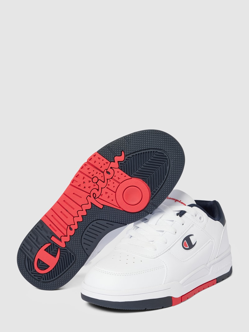 Sneaker mit Label-Detail in weiß