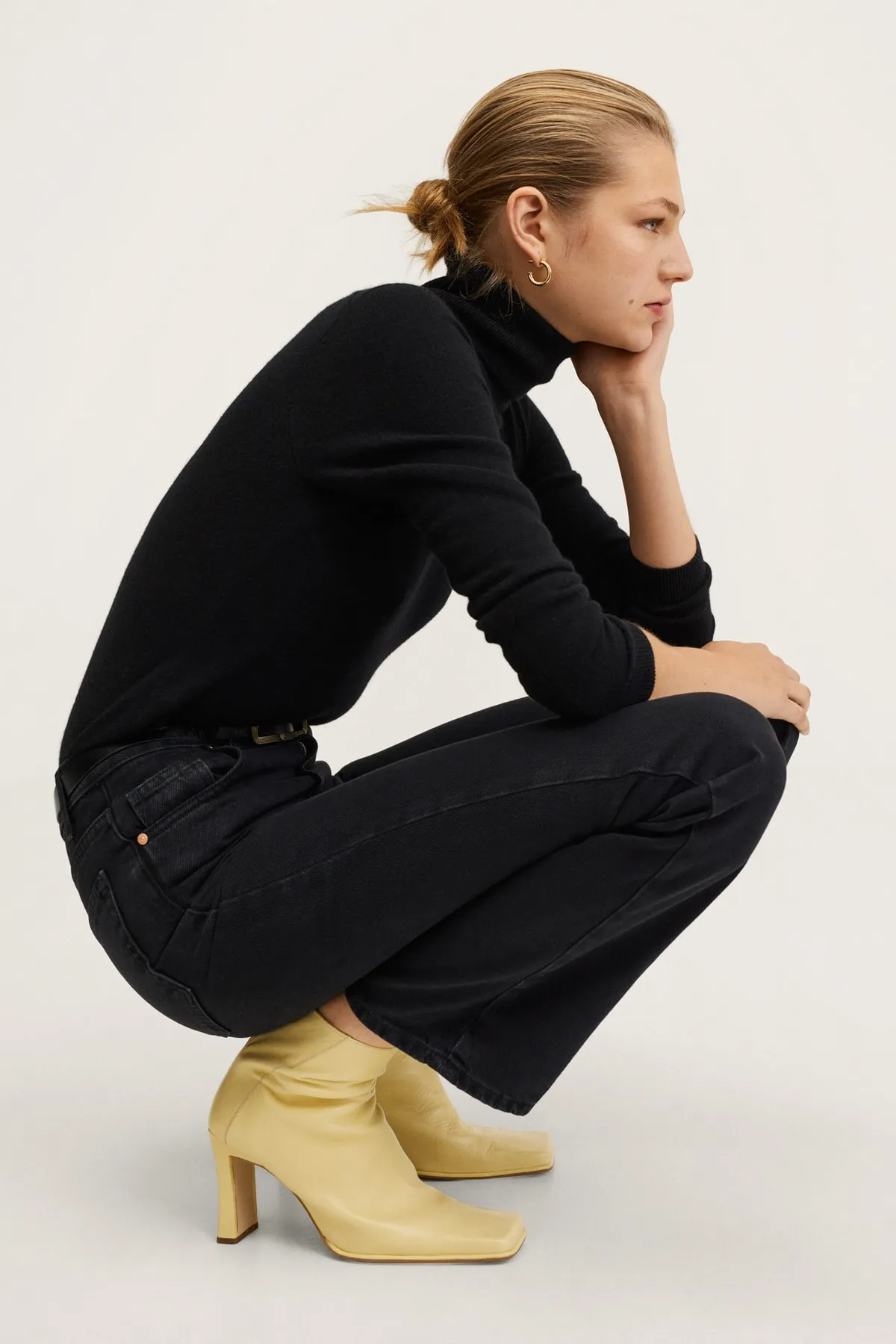 MANGO  Damenjeans aus schwarzem Denim 27091090