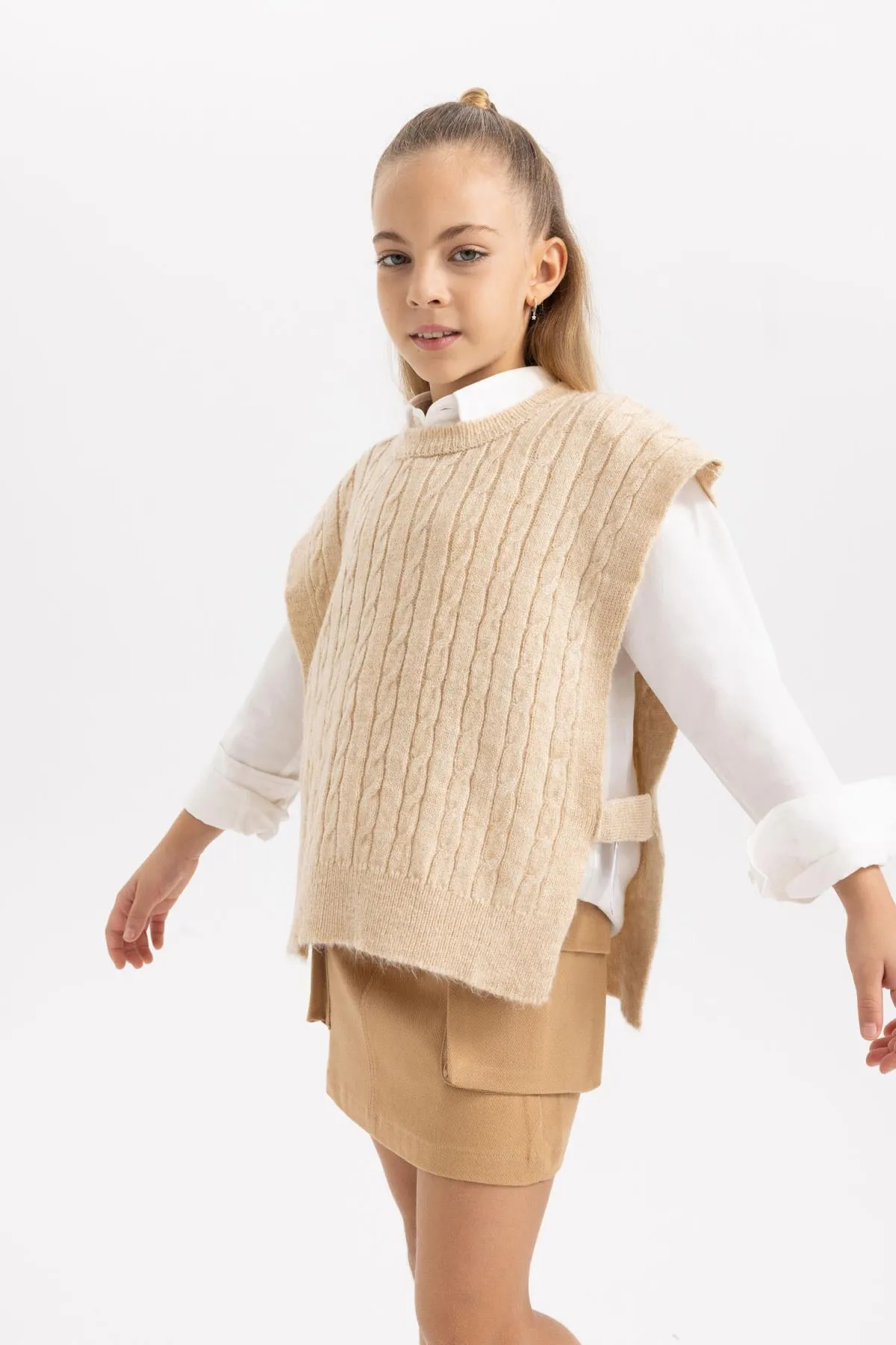 DeFacto  Strickpullover für Mädchen mit normaler Passform und Rundhalsausschnitt